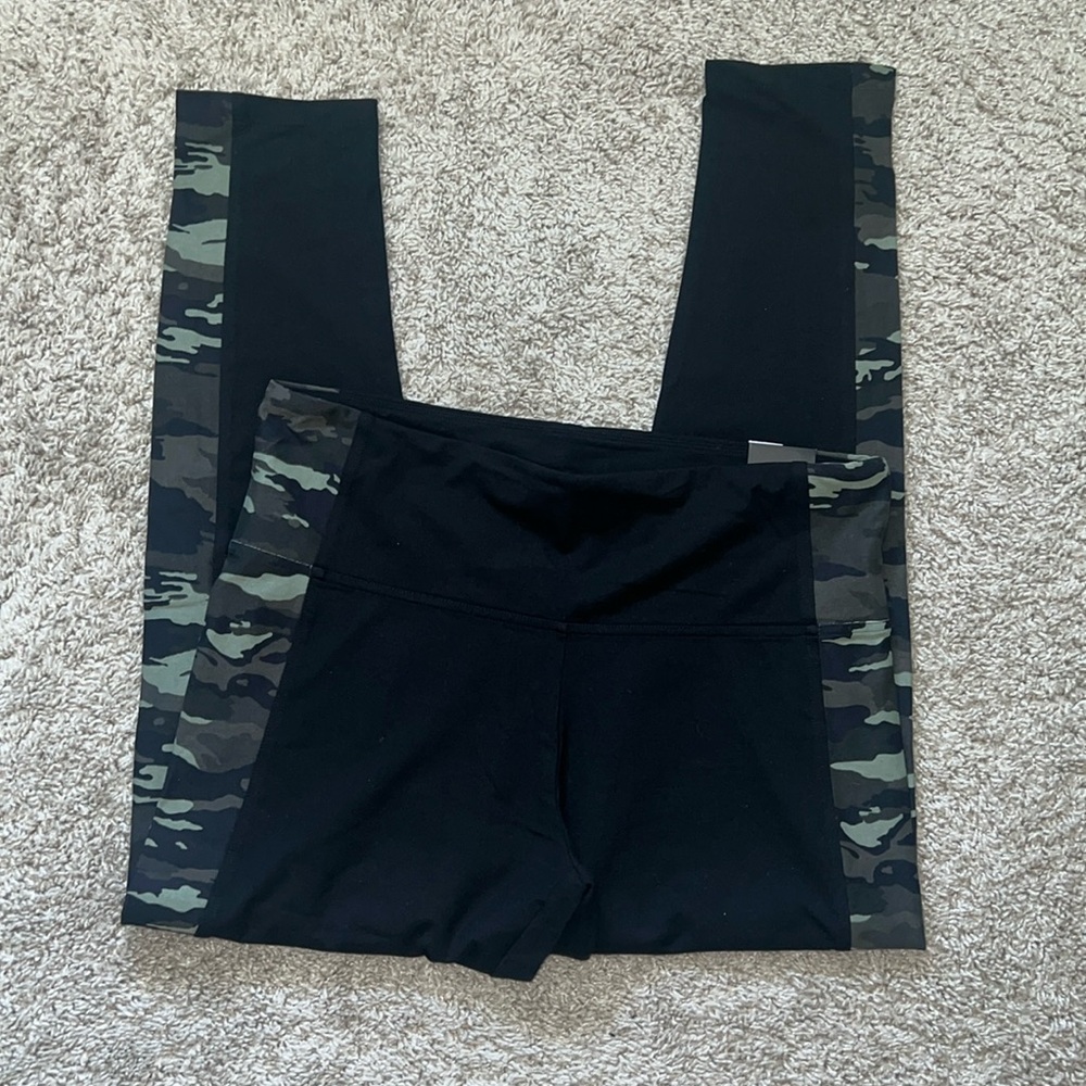 NEW Victoria Sport Leggings